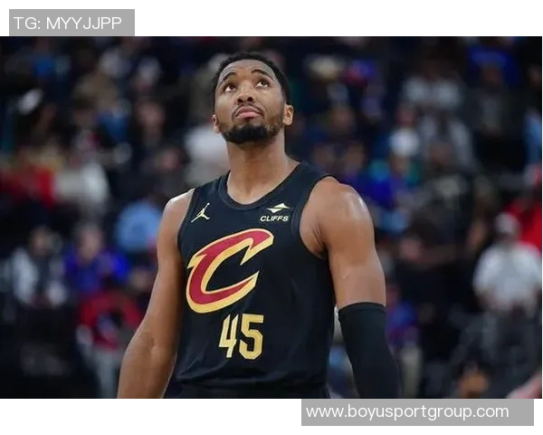 米切尔表现低迷18投7中失误频繁正负值惨淡球队遭遇失利 米切尔表现低迷18投7中失误频繁正负值惨淡球队遭遇失利