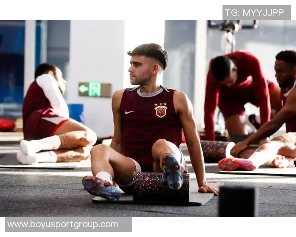 利桑德罗随队训练状态回暖预计十月底前重返赛场