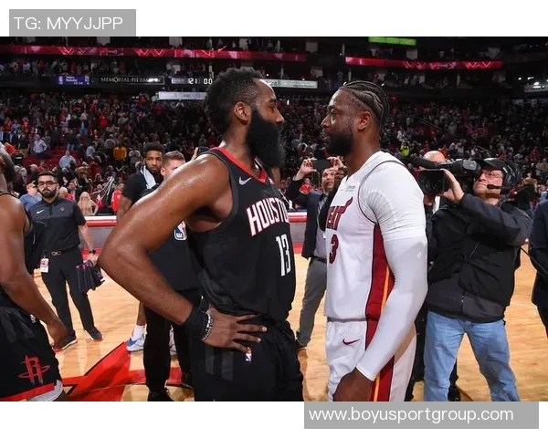 KD谈对抗哈登与小卡的压力期待他们助力快船逆转局势 KD谈对抗哈登与小卡的压力期待他们助力快船逆转局势