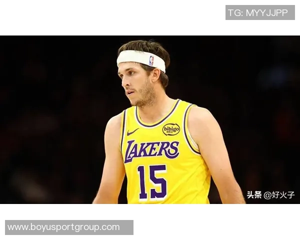 里夫斯谈球队阵容变化频繁称场上组合有时显得奇怪